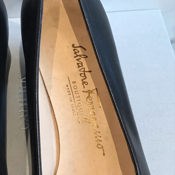 Vintage Ferragamo heels 🔥🖤 - Picture 4 of 8